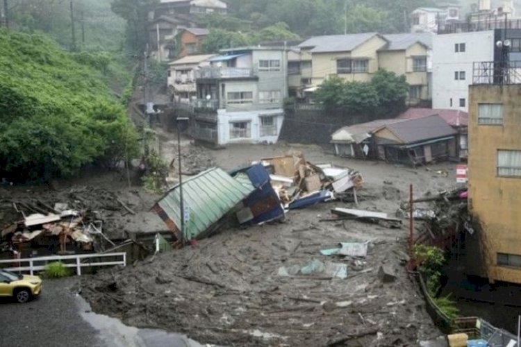 জাপানে ভূমিধস : নিখোঁজ ২০ জনের প্রাণহানির আশঙ্কা >
</div>
</div>
<div class=