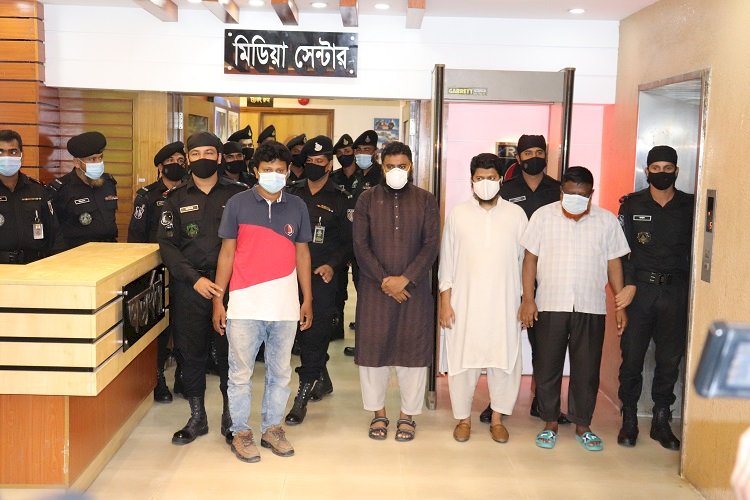 এরশাদ সিকদারের সহযোগী মামুনের ২৭ বিয়ে!>
</div>
</div>
<div class=