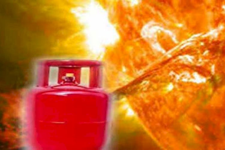 সিলিন্ডারের গ্যাসের আগুনে দগ্ধ ৫>
</div>
</div>
<div class=