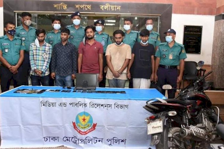 ভ্যানিটি ব্যাগ ছিনতাইকারীর চক্রের কাছে মিললো মন্ত্রীর আইফোন