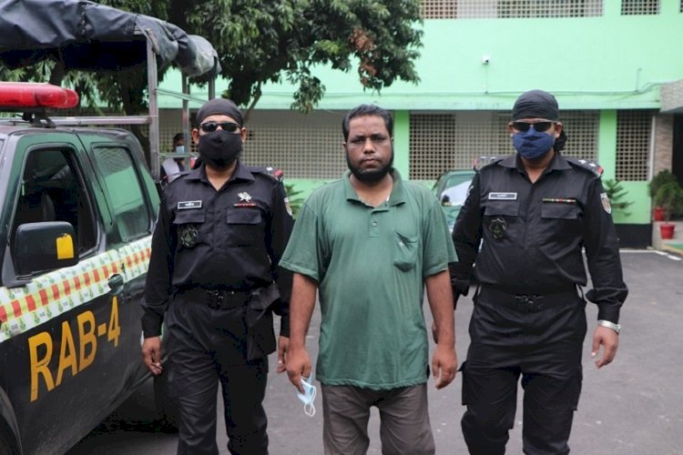 এজেন্ট নিয়োগ করে চাকরিপ্রার্থীদের তথ্য সংগ্রহ, মূলহোতা গ্রেপ্তার>
</div>
</div>
<div class=