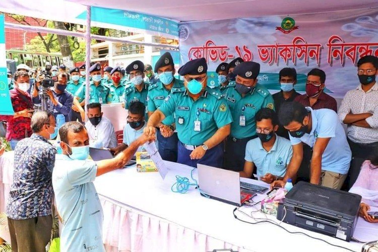 টিকা রে‌জি‌স্ট্রেশ‌নে সিএমপি'র 'সহজ নিবন্ধন বুথ'