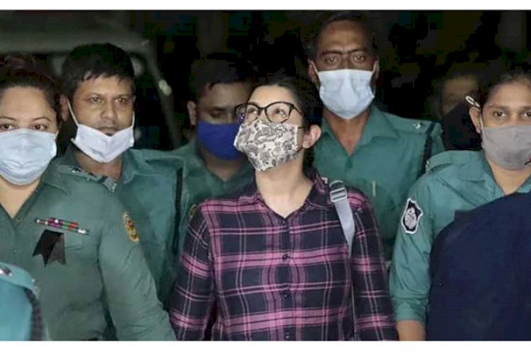 কাঠগড়ায় কাঁদলেন পরীমণি>
</div>
</div>
<div class=