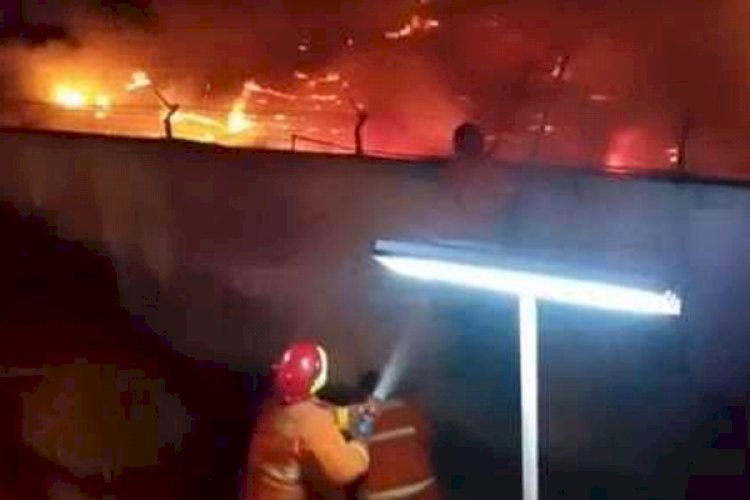 ইন্দোনেশিয়ায় কারাগারে আগুন, নিহত অন্তত ৪০>
</div>
</div>
<div class=