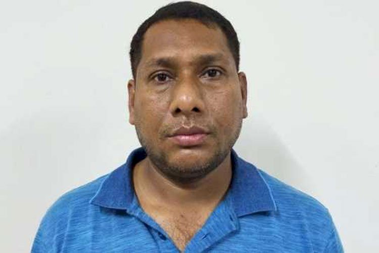 ছিলেন কম্পিউটার অপারেটর, এখন ‘সাড়ে ৪০০ কোটি টাকার’ মালিক>
</div>
</div>
<div class=