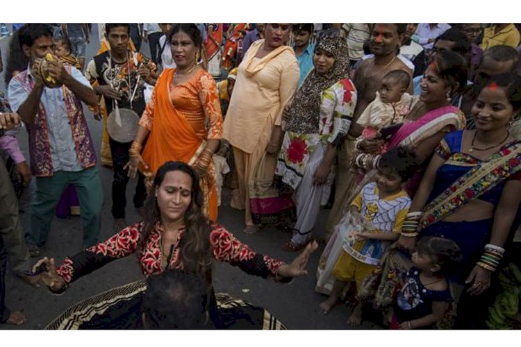 বিশেষায়িত কর্মসংস্থান করেত পারেল ট্রান্সজেন্ডার ও হিজড়া জনগোষ্ঠীর অর্থনৈতিক মুক্তি সম্ভব>
</div>
</div>
<div class=