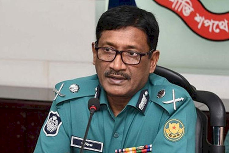 চুক্তিভিত্তিক নিয়োগ পেলেন ডিএমপি কমিশনার শফিকুল>
</div>
</div>
<div class=