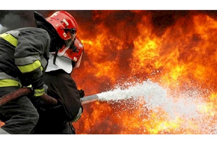 পুরান ঢাকার বংশালে জুতার গোডাউনে আগুন, নিয়ন্ত্রণে ৭ ইউনিট>
</div>
</div>
<div class=