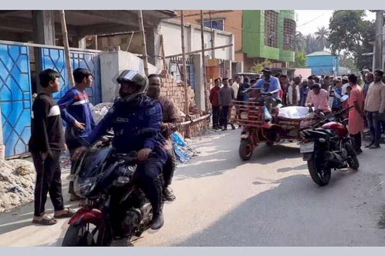 মদপানে ৩ বন্ধুর মৃত্যু, দু'জনের অবস্থা আশঙ্কাজনক>
</div>
</div>
<div class=