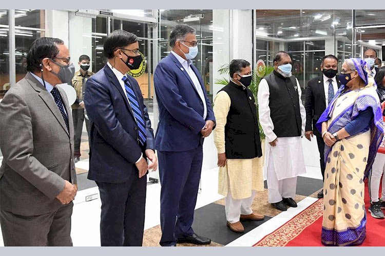 মালদ্বীপ থেকে ভিভিআইপি ফ্লাইটে দেশে ফিরেছেন প্রধানমন্ত্রী>
</div>
</div>
<div class=