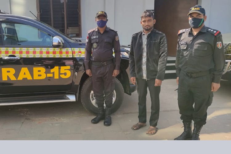 কক্সবাজারের হোটেলে ছাত্রীকে ‘ধর্ষণ’, প্রধান আসামিসহ তিনজন গ্রেফতার>
</div>
</div>
<div class=