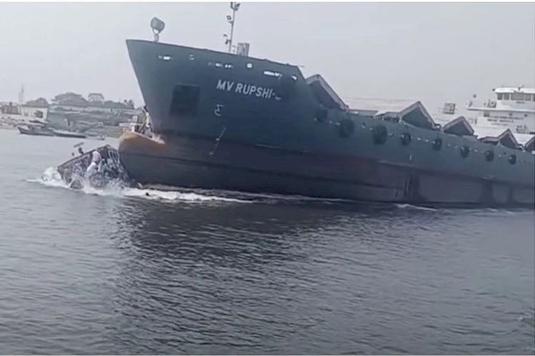 শীতলক্ষ্যায় লঞ্চডুবি : ছয়জনের মরদেহ উদ্ধার>
</div>
</div>
<div class=