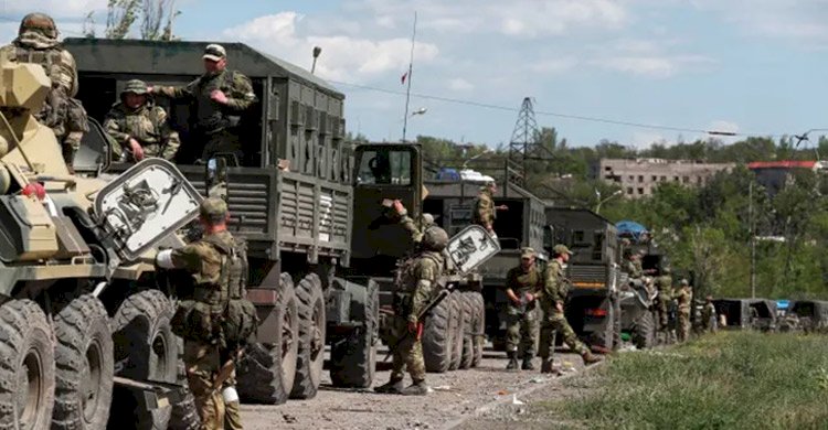 মারিউপোলে রুশ বাহিনীর কাছে ইউক্রেন সেনাদের আত্মসমর্পণ>
</div>
</div>
<div class=