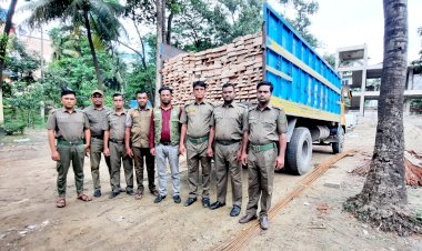 চট্টগ্রাম উত্তর বন বিভাগ কর্তৃক অবৈধভাবে কাঠ পাচারের সময় গর্জন কাঠের চৌকাঠ সহ ট্রাক জব্দ