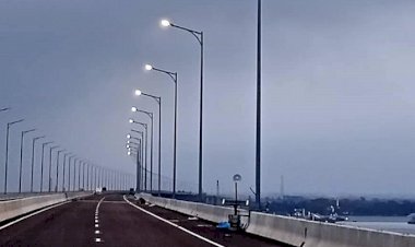 প্রথমবার আলো জ্বলল পদ্মা সেতুতে
