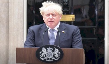 পদত্যাগের ঘোষণা দিলেন ব্রিটিশ প্রধানমন্ত্রী