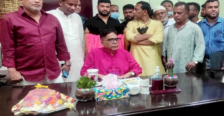 চেয়ারে বসেই সাক্কুর দুর্নীতির শ্বেতপত্র প্রকাশের ঘোষণা রিফাতের