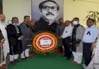 জাতীয় শোক দিবস ও জাতির পিতা বঙ্গবন্ধু শেখ মুজিবুর রহমানের ৪৭ তম শাহাদাত বার্ষিকী উপলক্ষে প্রধান বন সংরক্ষক আমির হোসাইন চৌধুরী’র নেতৃত্বে বন অধিদপ্তরের ঊর্ধ্বতন কর্মকর্তাবৃন্দের শ্রদ্ধাঞ্জলি। ছবি- আজকের সংবাদ