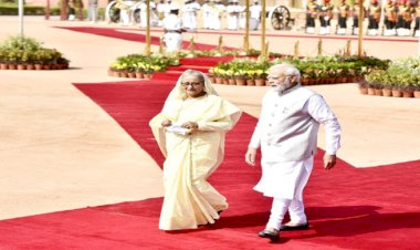 ভারতের রাষ্ট্রপতি ভবনে শেখ হাসিনাকে উষ্ণ অভ্যর্থনা