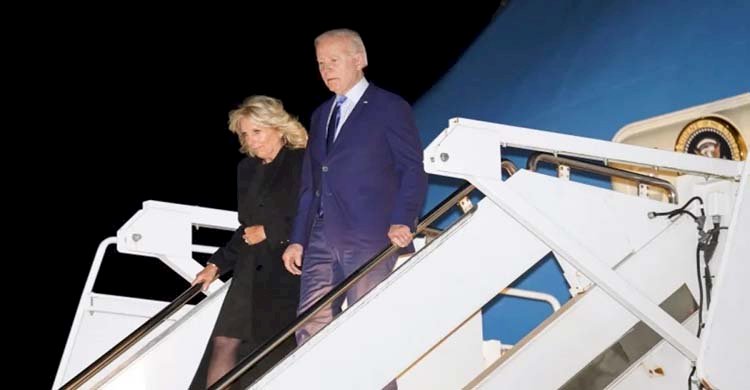 রানির শেষকৃত্যে যোগ দিতে লন্ডনে পৌঁছেছেন জো বাইডেন>
</div>
</div>
<div class=