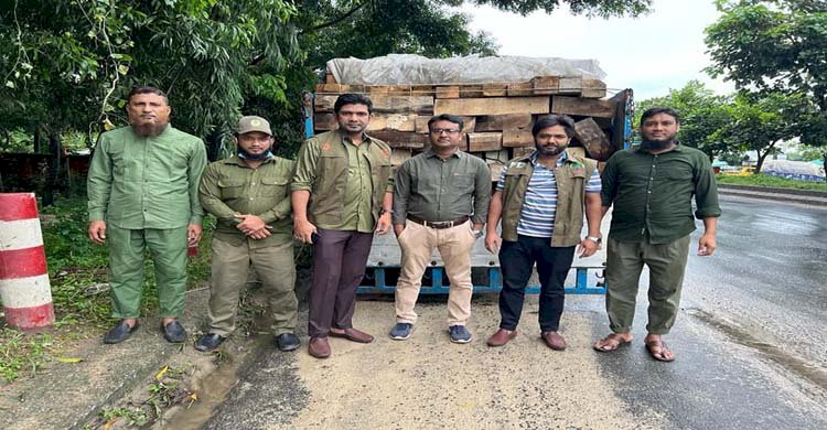 ধুমঘাট বনশুল্ক ও পরীক্ষণ ফাঁড়ি কতৃক অবৈধভাবে পরিবহনকালে বিবিধ প্রজাতির চিড়াইকাঠ বোঝাই মিনি পিকআপ আটক