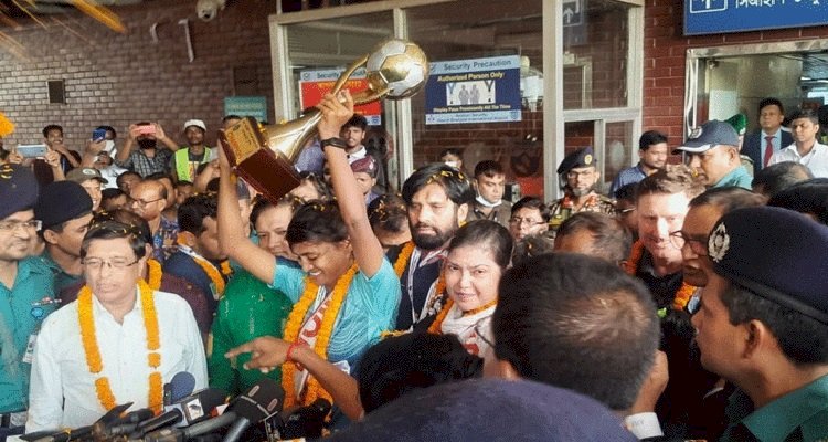 ট্রফি দেশবাসীকে উৎসর্গ করলেন সাবিনা