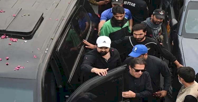 গুলিবিদ্ধ ইমরান খান