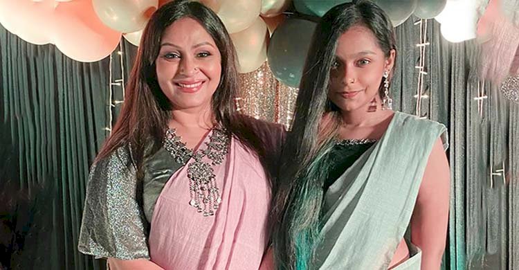 যুক্তরাষ্ট্রে দুর্ঘটনায় গায়িকা মুন্নী আহত