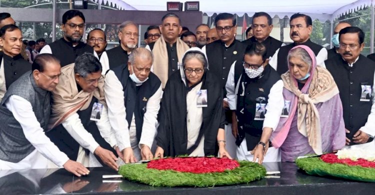 বঙ্গবন্ধুর প্রতিকৃতিতে প্রধানমন্ত্রীর শ্রদ্ধা