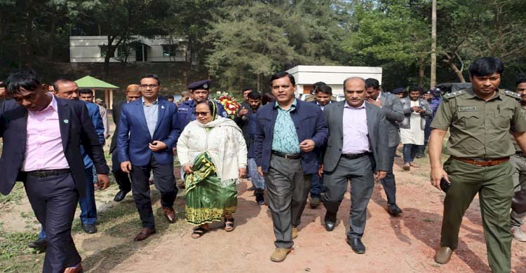 মহামায়া পার্ক পরিদর্শনে বন উপমন্ত্রী ও প্রধান বন সংরক্ষক>
</div>
</div>
<div class=