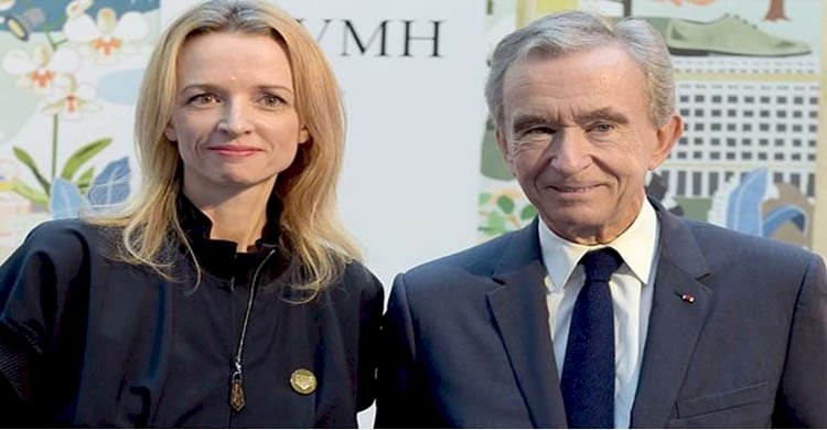 মেয়ের হাতে প্রতিষ্ঠান তুলে দিলেন বিশ্বের সবচেয়ে বড় ধনী>
</div>
</div>
<div class=