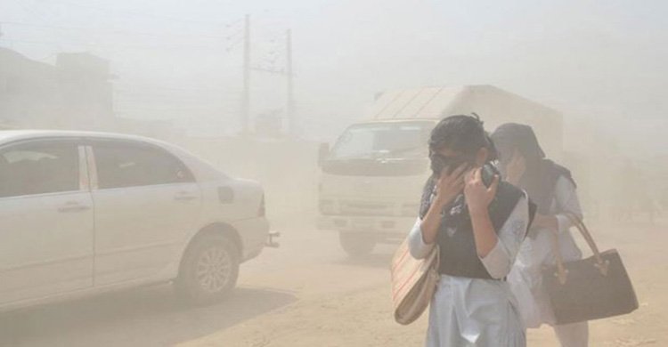 বিশ্বে দূষিত শহরের তালিকায় প্রথম ঢাকা