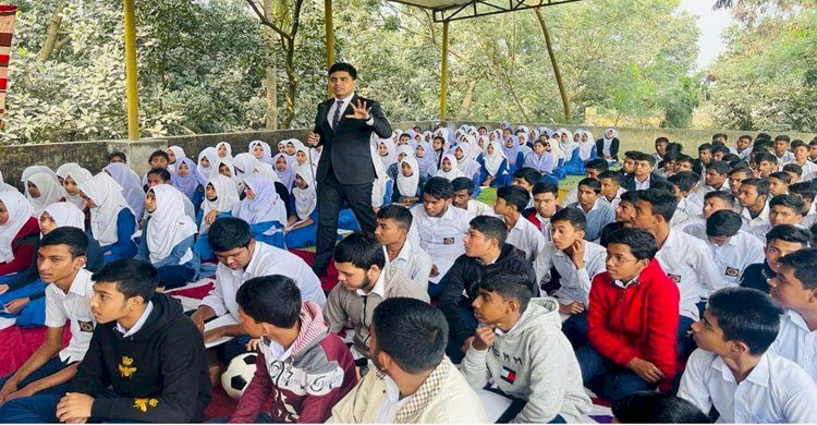ছাত্রছাত্রীদের পড়াশোনায় উজ্জীবিত করতে পলাশের ইউএনও”র অনন্য উদ্যোগ
