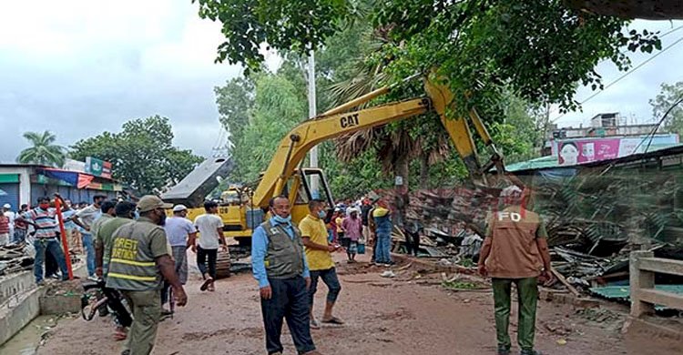 ঢাকা বন বিভাগের কালিয়াকৈরে উচ্ছেদ অভিযান ॥ ৫ কোটি টাকার বনভূমি উদ্ধার