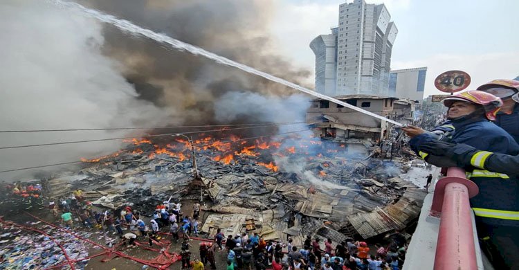 বঙ্গবাজারের আগুন নিয়ন্ত্রণে: ফায়ার সার্ভিস>
</div>
</div>
<div class=
