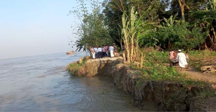ভাঙন আতঙ্কে আছেন জাজিরার পদ্মা পাড়ের বাসিন্দারা