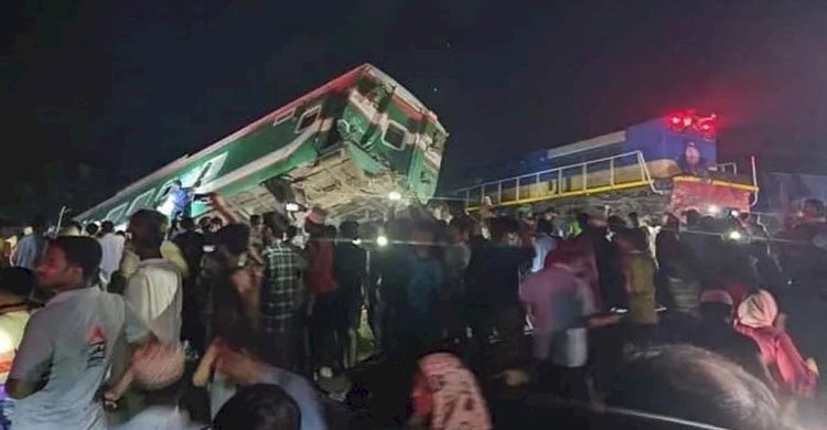 মালবাহী ট্রেনে সোনার বাংলার ধাক্কা, আহত অর্ধশতাধিক>
</div>
</div>
<div class=