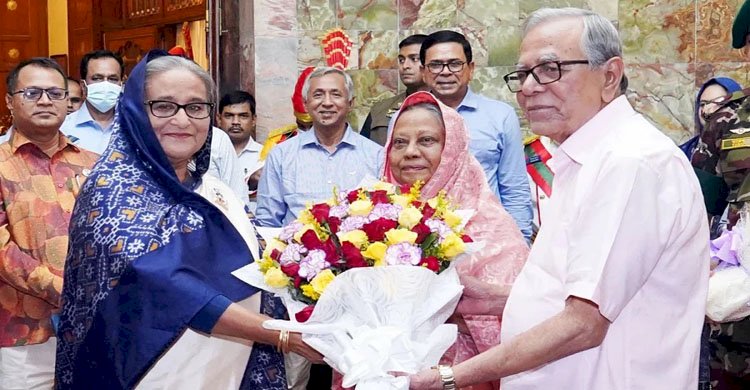 রাষ্ট্রপতির সঙ্গে প্রধানমন্ত্রীর সাক্ষাৎ, করলেন ইফতার>
</div>
</div>
<div class=