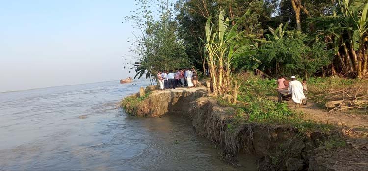 ভাঙন আতঙ্কে আছেন জাজিরার পদ্মা পাড়ের বাসিন্দারা