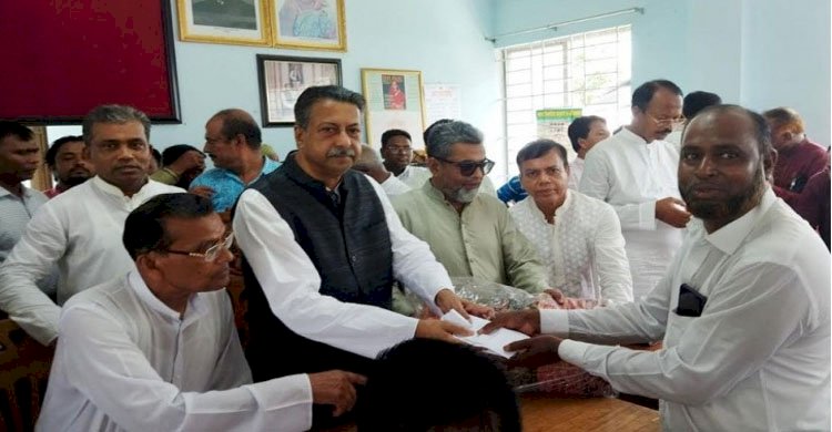 কোটালীপাড়ার ৯হাজার দরিদ্র মানুষ পেলো প্রধানমন্ত্রী শেখ হাসিনার ঈদ উপহার