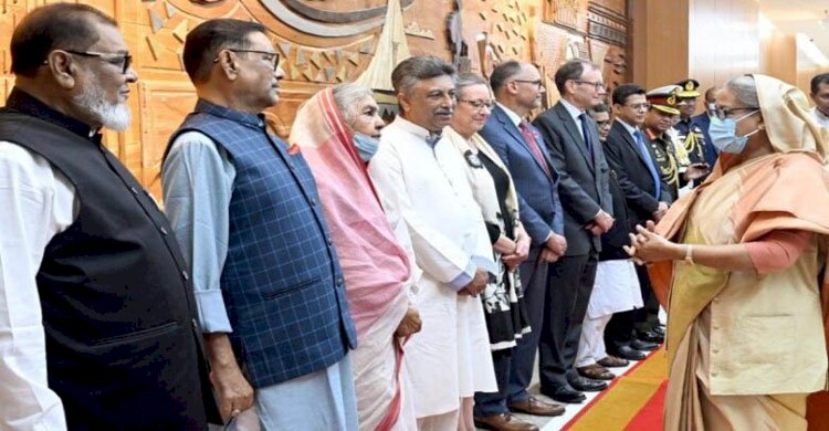 ১৫ দিনের সফরে ঢাকা ছাড়লেন প্রধানমন্ত্রী