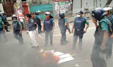 রাজধানীতে পুলিশ-বিএনপি সংঘর্ষ, বাসে আগুন