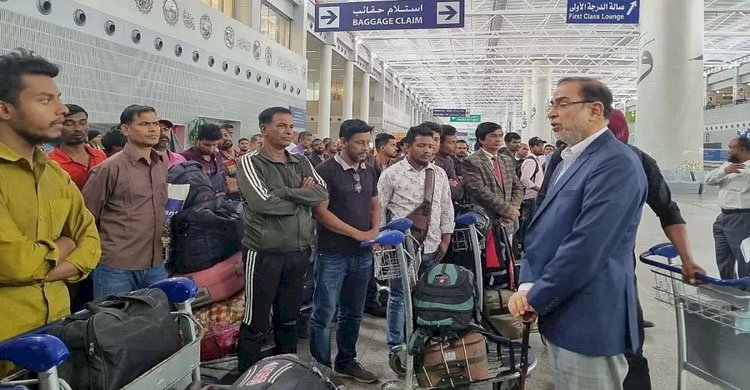 সুদান থেকে দেশে ফিরলেন ৫২ বাংলাদেশি