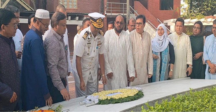 বঙ্গবন্ধুর সমাধিতে বিআইডব্লিউটিএ চেয়ারম্যানের শ্রদ্ধা নিবেদন>
</div>
</div>
<div class=