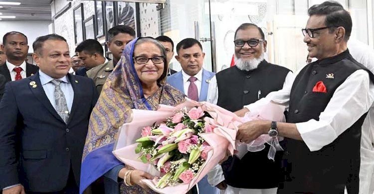 বিমানবন্দরে প্রধানমন্ত্রীকে শুভেচ্ছা জানান ওবায়দুল কাদের