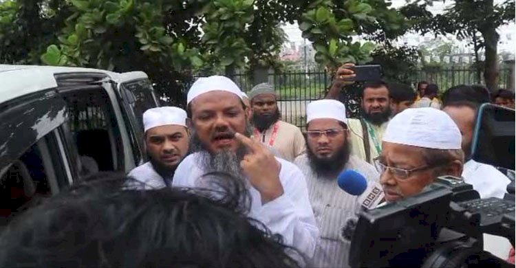 ভোটকেন্দ্রে সৈয়দ ফয়জুল করীমের ওপর হামলা>
</div>
</div>
<div class=