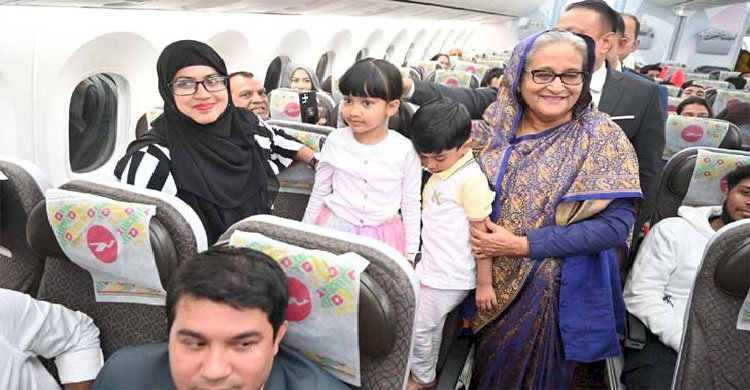 শেখ হাসিনার মমতা দেখে অভিভূত বিমানের যাত্রীরা