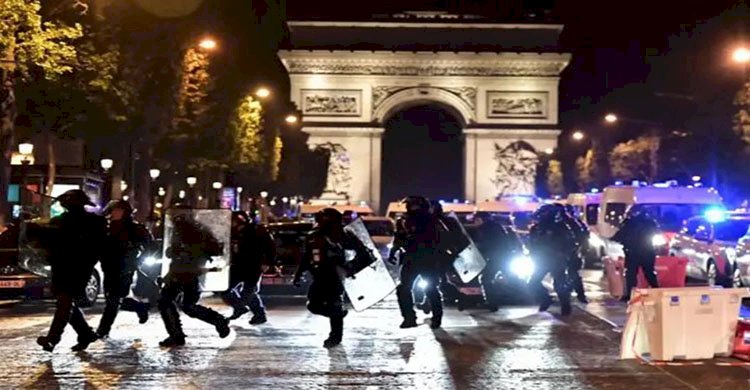 টানা পাঁচদিনের বিক্ষোভ সহিংসতায় উত্তাল ফ্রান্স>
</div>
</div>
<div class=