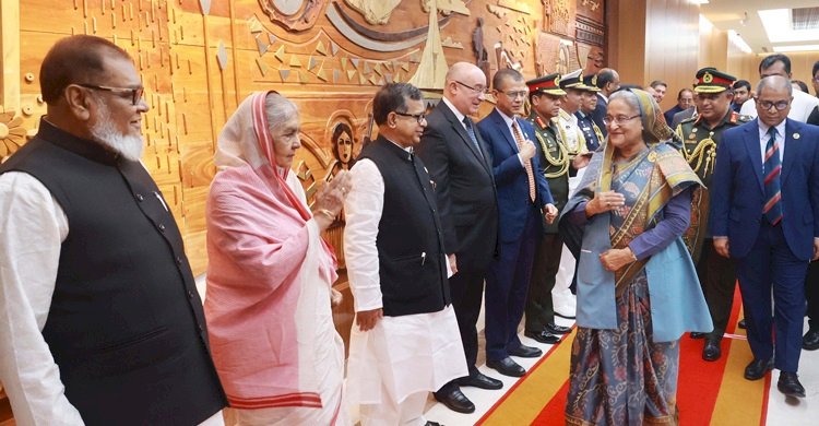 তিন দিনের সফরে ইতালির পথে প্রধানমন্ত্রী>
</div>
</div>
<div class=