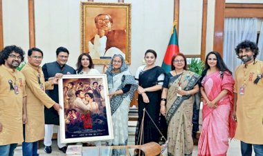 প্রধানমন্ত্রীর সঙ্গে সাক্ষাৎ করলেন ‘১৯৭১ সেইসব দিন’ সিনেমার প্রতিনিধিদল